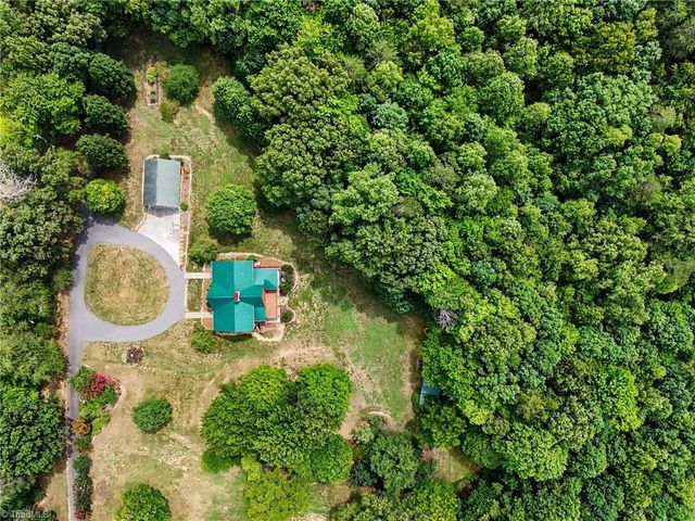 181 Mountaineer Lane, Pinnacle, NC 27043