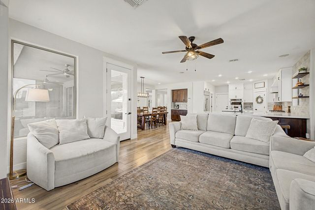 3911 E JAGUAR Avenue, Gilbert, AZ 85298