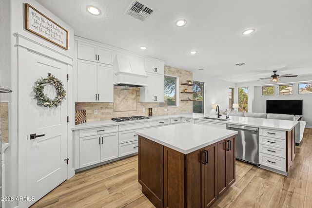 3911 E JAGUAR Avenue, Gilbert, AZ 85298