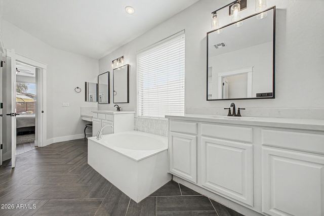 3911 E JAGUAR Avenue, Gilbert, AZ 85298