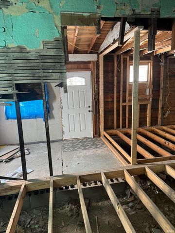 901 N Huntington Street, Syracuse, IN 46567