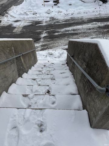 901 N Huntington Street, Syracuse, IN 46567