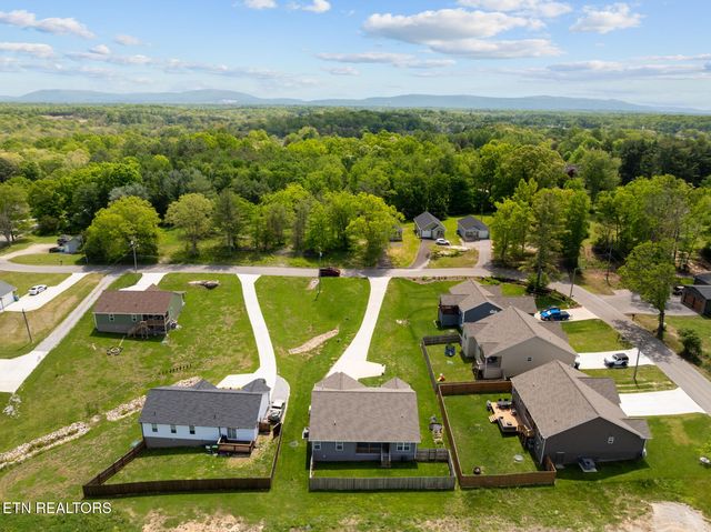 359 Dayton Ave, Crossville, TN 38555