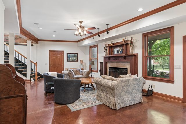 517 Collier Ln, Gallatin, TN 37066