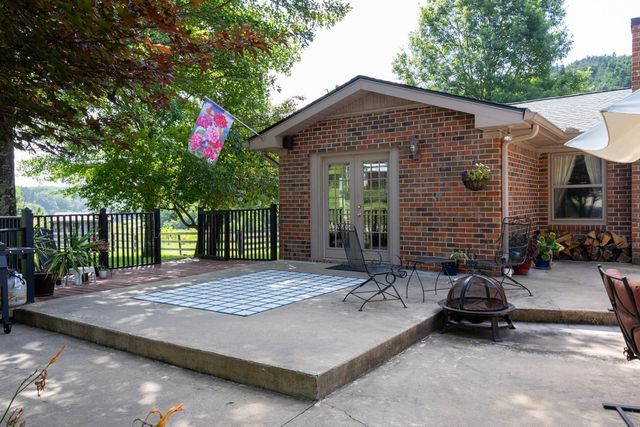 517 Collier Ln, Gallatin, TN 37066