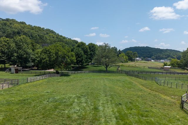 517 Collier Ln, Gallatin, TN 37066