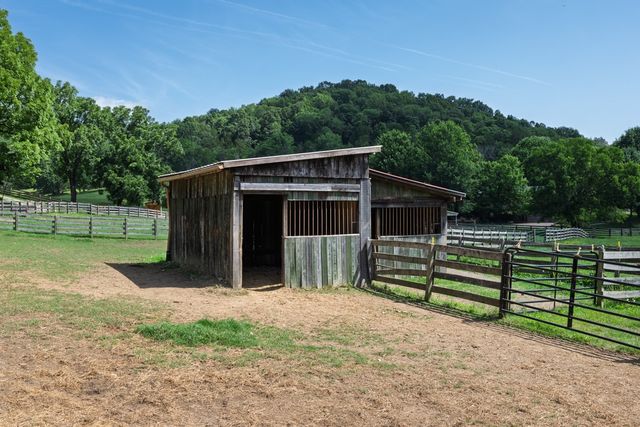 517 Collier Ln, Gallatin, TN 37066