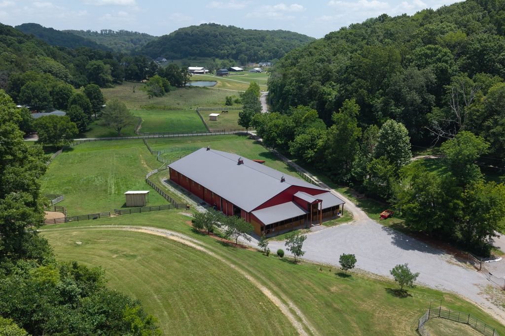 517 Collier Ln, Gallatin, TN 37066