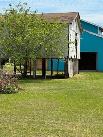 1067 East Road, Crystal Beach, TX 77650