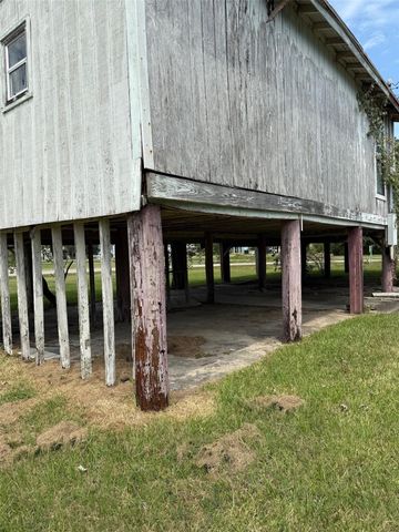 1067 East Road, Crystal Beach, TX 77650