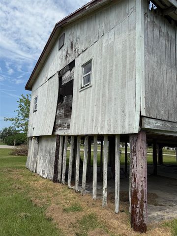 1067 East Road, Crystal Beach, TX 77650