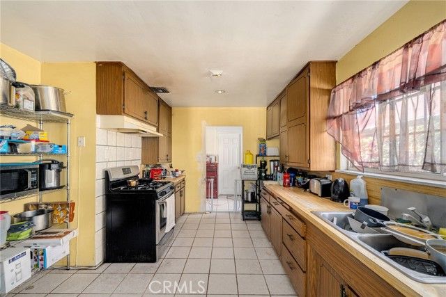 3100 Brighton, Los Angeles, CA 90018