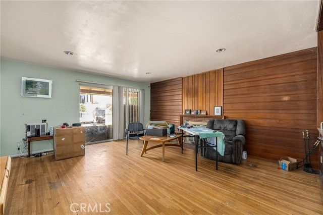 3100 Brighton, Los Angeles, CA 90018