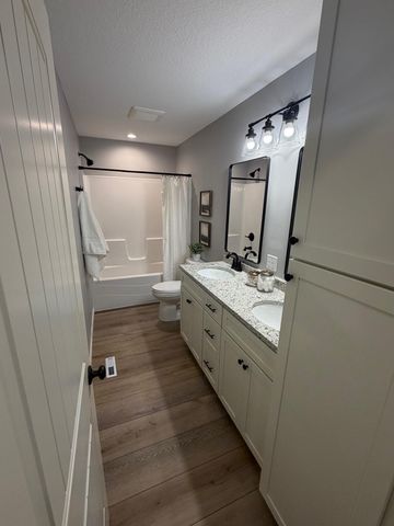 1635 Squirrel Way, New Richmond, WI 54017