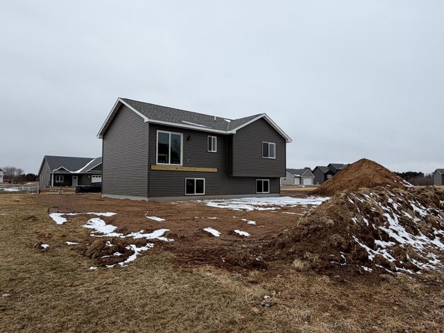 1635 Squirrel Way, New Richmond, WI 54017