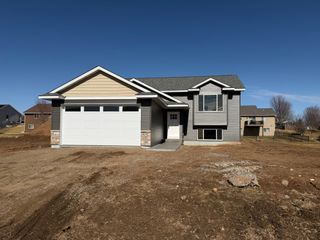 1635 Squirrel Way, New Richmond, WI 54017