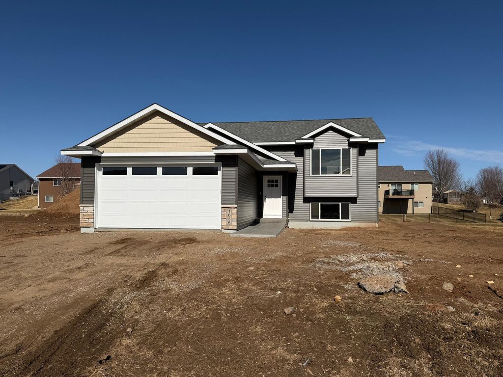 1635 Squirrel Way, New Richmond, WI 54017