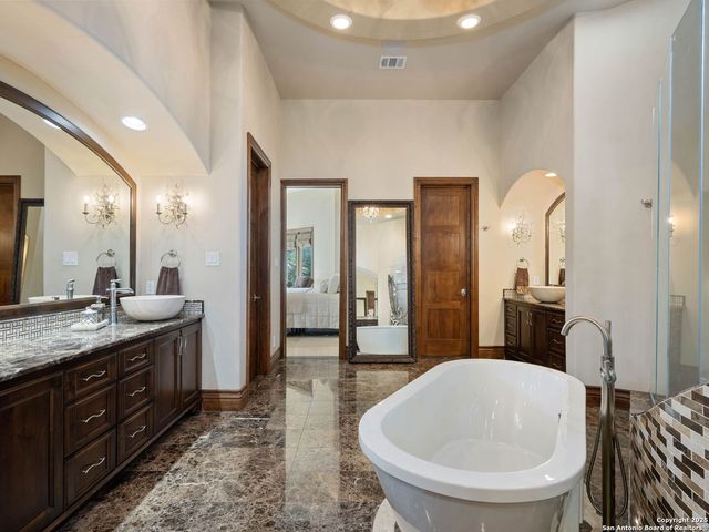 131 CHAMPIONS BEND, San Antonio, TX 78258