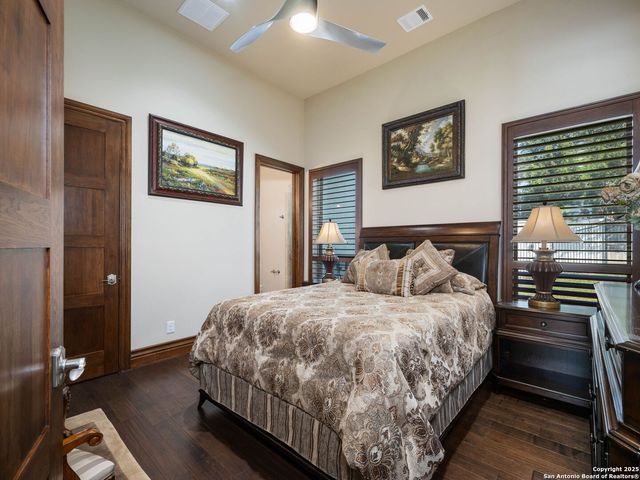 131 CHAMPIONS BEND, San Antonio, TX 78258
