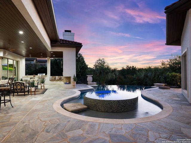131 CHAMPIONS BEND, San Antonio, TX 78258