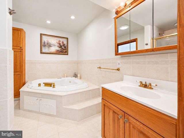 26 RUES RD, Cream Ridge, NJ 08514