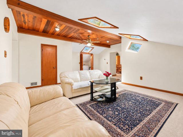 26 RUES RD, Cream Ridge, NJ 08514