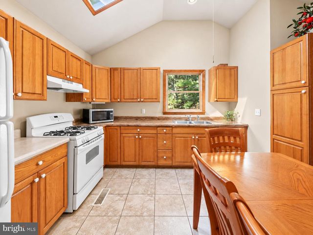 26 RUES RD, Cream Ridge, NJ 08514