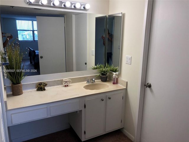 210 174th St 614, Sunny Isles Beach, FL 33160