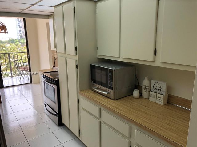 210 174th St 614, Sunny Isles Beach, FL 33160