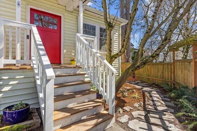 810 NE Ravenna Boulevard, Seattle, WA 98115