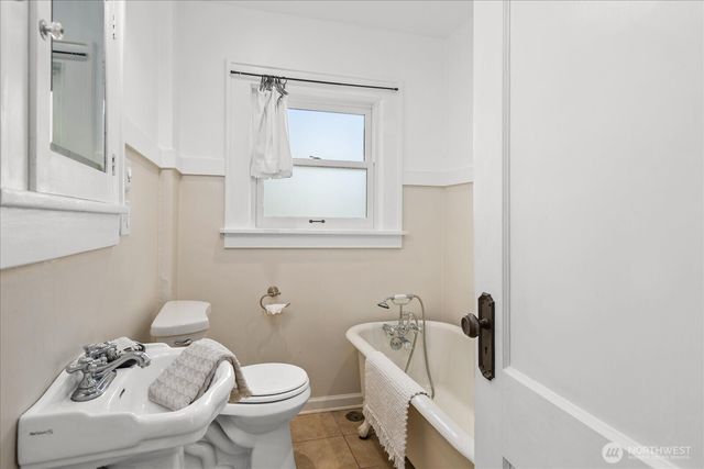 810 NE Ravenna Boulevard, Seattle, WA 98115