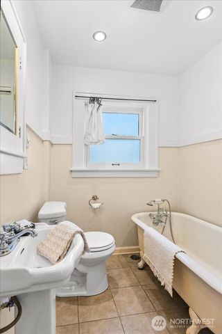 810 NE Ravenna Boulevard, Seattle, WA 98115