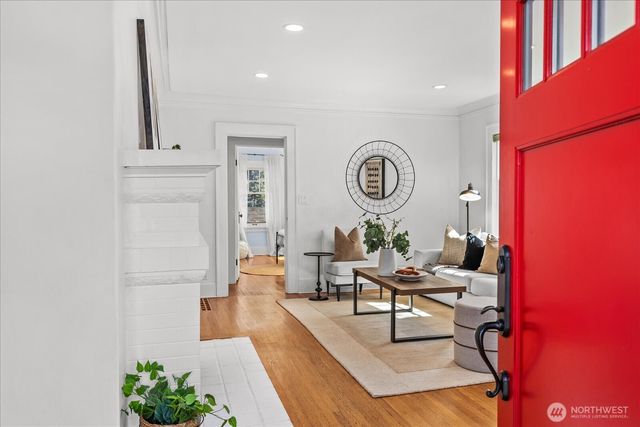 810 NE Ravenna Boulevard, Seattle, WA 98115