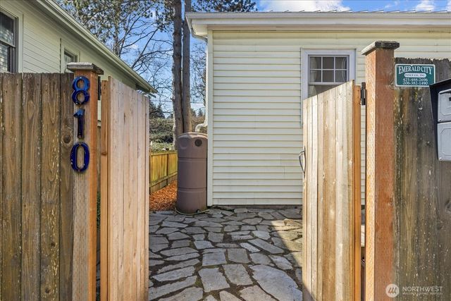 810 NE Ravenna Boulevard, Seattle, WA 98115