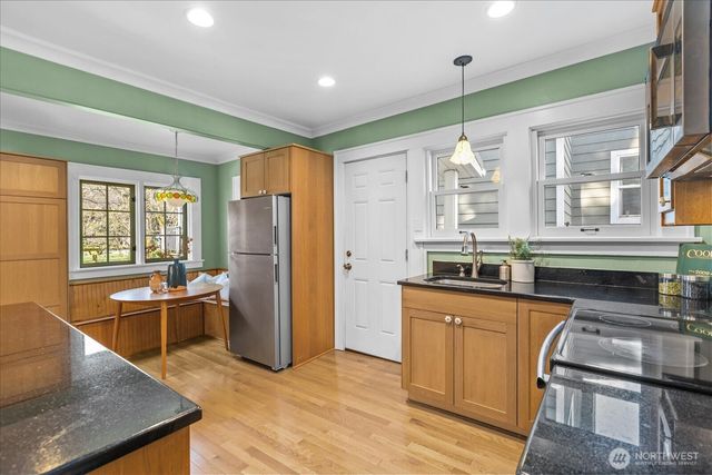 810 NE Ravenna Boulevard, Seattle, WA 98115