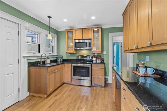 810 NE Ravenna Boulevard, Seattle, WA 98115