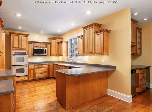 1006 Crestmont Road, Hurricane, WV 25526