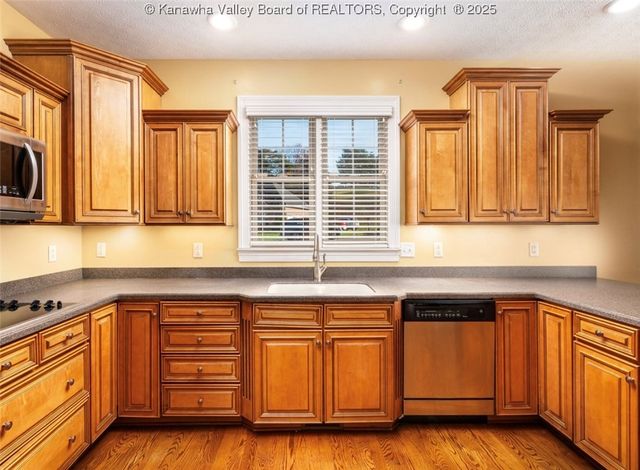 1006 Crestmont Road, Hurricane, WV 25526