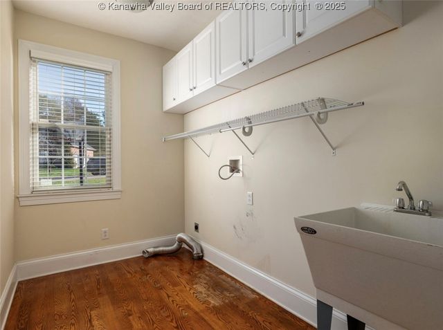 1006 Crestmont Road, Hurricane, WV 25526