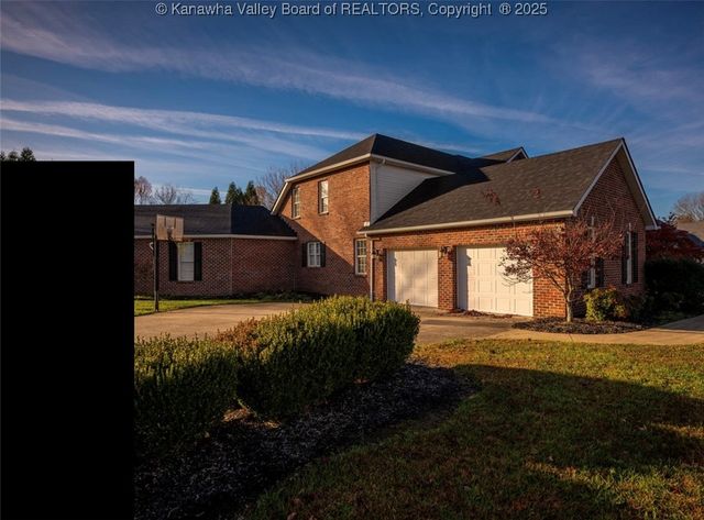 1006 Crestmont Road, Hurricane, WV 25526