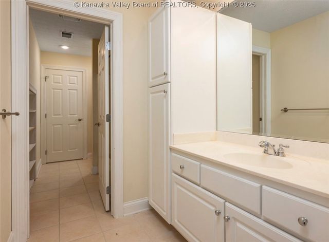 1006 Crestmont Road, Hurricane, WV 25526