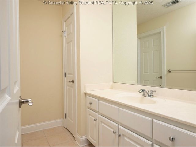 1006 Crestmont Road, Hurricane, WV 25526