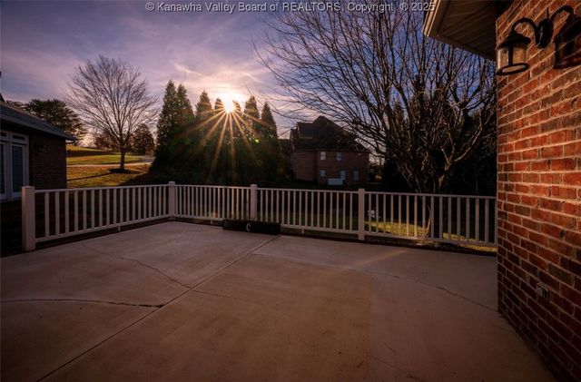 1006 Crestmont Road, Hurricane, WV 25526