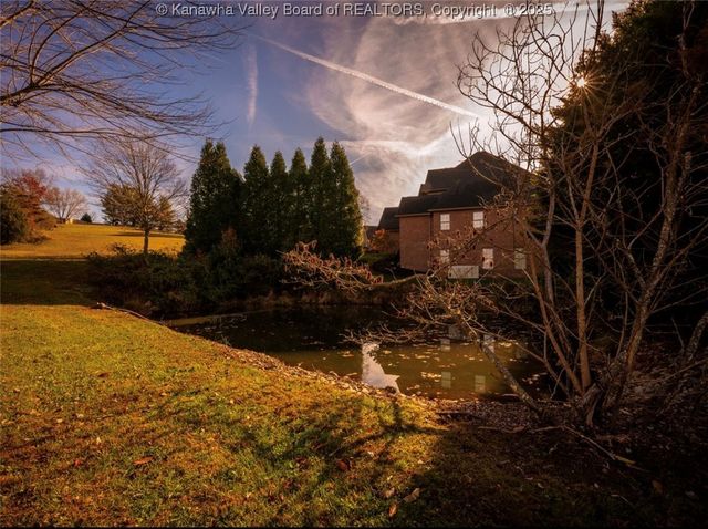 1006 Crestmont Road, Hurricane, WV 25526