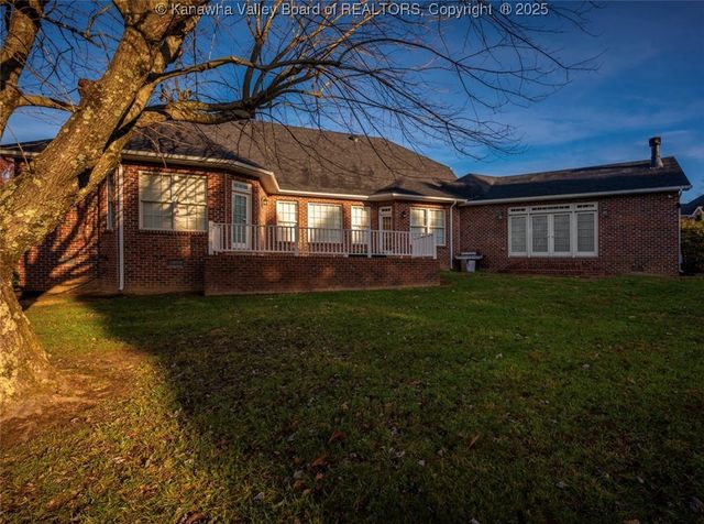 1006 Crestmont Road, Hurricane, WV 25526