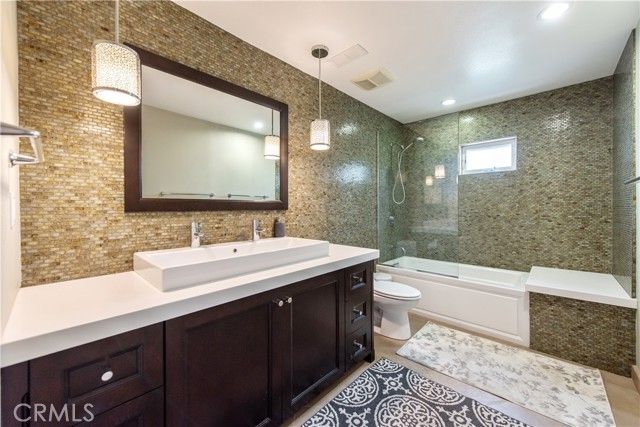 111 Hillcrest, Irvine, CA 92603