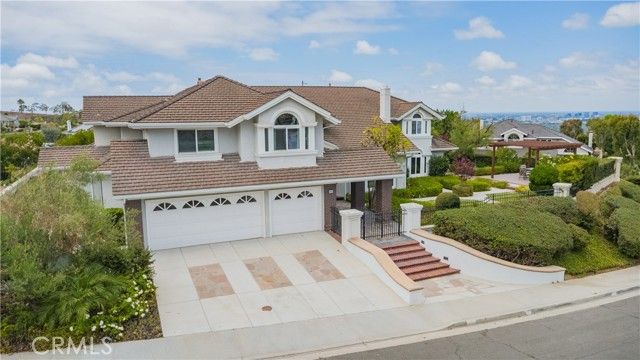 111 Hillcrest, Irvine, CA 92603