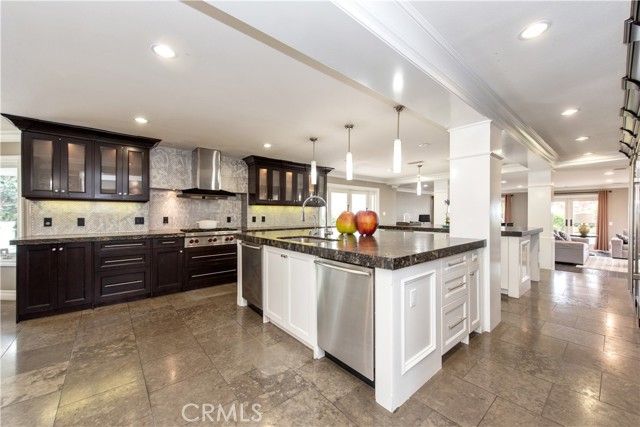 111 Hillcrest, Irvine, CA 92603