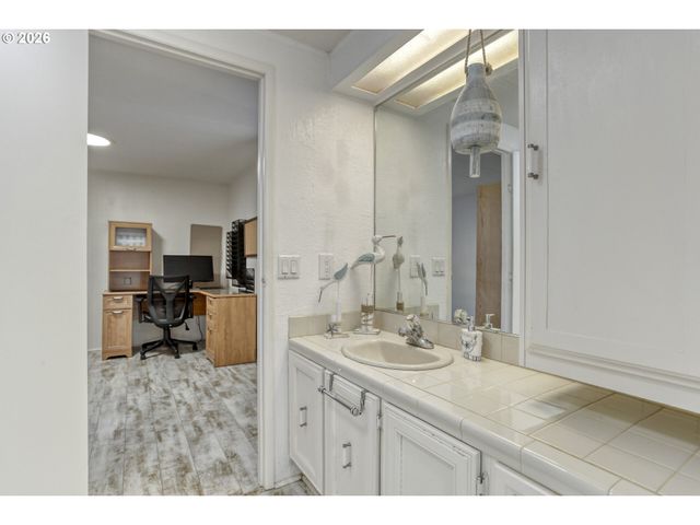 17095 Sw ELDORADO Dr, Tigard, OR 97224