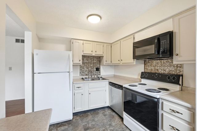 501 Clairbrook Avenue, JG8, Columbus, OH 43228